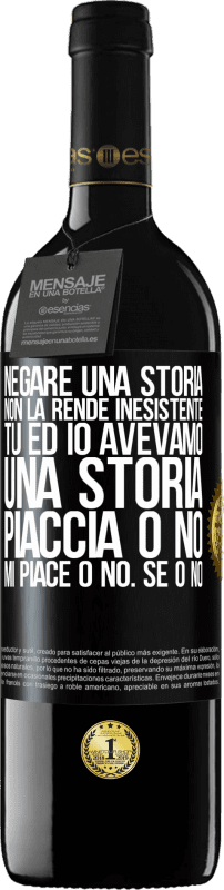 39,95 € Spedizione Gratuita | Vino rosso Edizione RED MBE Riserva Negare una storia non la rende inesistente. Tu ed io avevamo una storia. Piaccia o no. Mi piace o no. Se o no Etichetta Nera. Etichetta personalizzabile Riserva 12 Mesi Raccogliere 2015 Tempranillo