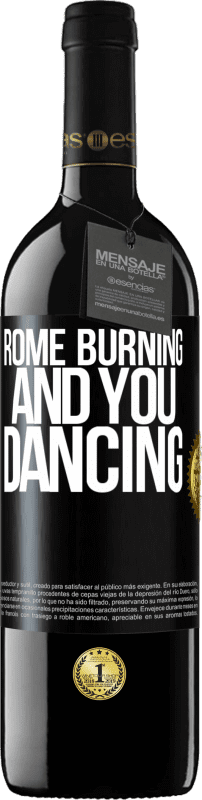 39,95 € 送料無料 | 赤ワイン REDエディション MBE 予約する ローマの燃焼とあなたの踊り ブラックラベル. カスタマイズ可能なラベル 予約する 12 月 収穫 2014 Tempranillo