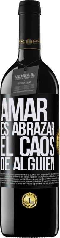 39,95 € Envío gratis | Vino Tinto Edición RED MBE Reserva Amar es abrazar el caos de alguien Etiqueta Negra. Etiqueta personalizable Reserva 12 Meses Cosecha 2015 Tempranillo