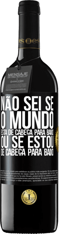39,95 € Envio grátis | Vinho tinto Edição RED MBE Reserva Não sei se o mundo está de cabeça para baixo ou se estou de cabeça para baixo Etiqueta Preta. Etiqueta personalizável Reserva 12 Meses Colheita 2016 Tempranillo