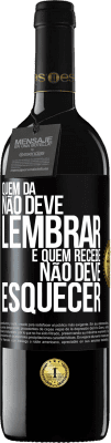 39,95 € Envio grátis | Vinho tinto Edição RED MBE Reserva Quem dá não deve lembrar, e quem recebe, não deve esquecer Etiqueta Preta. Etiqueta personalizável Reserva 12 Meses Colheita 2015 Tempranillo