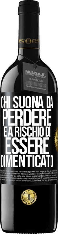 39,95 € Spedizione Gratuita | Vino rosso Edizione RED MBE Riserva Chi suona da perdere è a rischio di essere dimenticato Etichetta Nera. Etichetta personalizzabile Riserva 12 Mesi Raccogliere 2015 Tempranillo