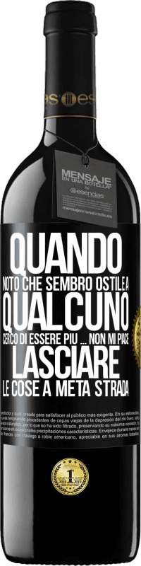 39,95 € Spedizione Gratuita | Vino rosso Edizione RED MBE Riserva Quando noto che piaccio a qualcuno, cerco di piacergli di peggio ... Non mi piace lasciare le cose a metà strada Etichetta Nera. Etichetta personalizzabile Riserva 12 Mesi Raccogliere 2015 Tempranillo