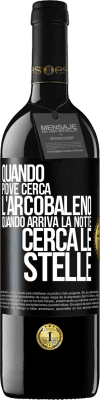 39,95 € Spedizione Gratuita | Vino rosso Edizione RED MBE Riserva Quando piove, cerca l'arcobaleno, quando arriva la notte, cerca le stelle Etichetta Nera. Etichetta personalizzabile Riserva 12 Mesi Raccogliere 2015 Tempranillo