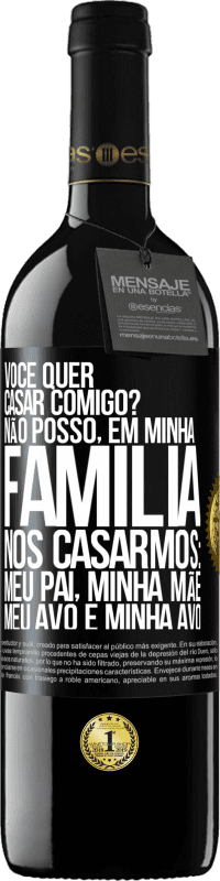 39,95 € Envio grátis | Vinho tinto Edição RED MBE Reserva Você quer casar comigo? Não posso, em minha família, nos casarmos: meu pai, minha mãe, meu avô e minha avó Etiqueta Preta. Etiqueta personalizável Reserva 12 Meses Colheita 2015 Tempranillo