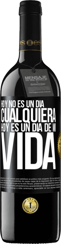 39,95 € Envío gratis | Vino Tinto Edición RED MBE Reserva Hoy no es un día cualquiera, hoy es un día de mi vida Etiqueta Negra. Etiqueta personalizable Reserva 12 Meses Cosecha 2015 Tempranillo