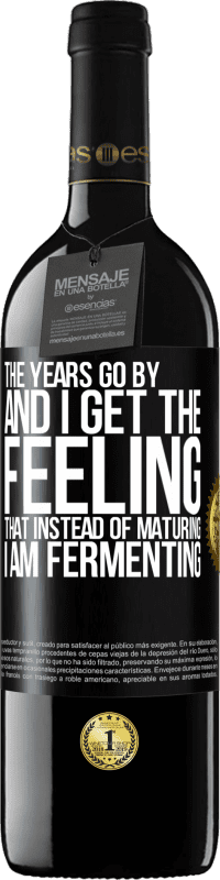 39,95 € 送料無料 | 赤ワイン REDエディション MBE 予約する 年が経ち、私は成熟する代わりに、発酵しているような気がします ブラックラベル. カスタマイズ可能なラベル 予約する 12 月 収穫 2016 Tempranillo
