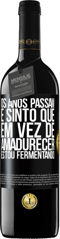 39,95 € Envio grátis | Vinho tinto Edição RED MBE Reserva Os anos passam e sinto que, em vez de amadurecer, estou fermentando Etiqueta Preta. Etiqueta personalizável Reserva 12 Meses Colheita 2015 Tempranillo