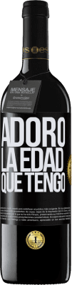 39,95 € Envío gratis | Vino Tinto Edición RED MBE Reserva Adoro la edad que tengo Etiqueta Negra. Etiqueta personalizable Reserva 12 Meses Cosecha 2014 Tempranillo