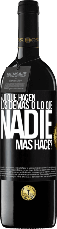 39,95 € Envío gratis | Vino Tinto Edición RED MBE Reserva ¿Lo que hacen los demás o lo que nadie más hace? Etiqueta Negra. Etiqueta personalizable Reserva 12 Meses Cosecha 2014 Tempranillo