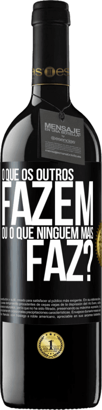 39,95 € Envio grátis | Vinho tinto Edição RED MBE Reserva O que os outros fazem ou o que ninguém mais faz? Etiqueta Preta. Etiqueta personalizável Reserva 12 Meses Colheita 2014 Tempranillo