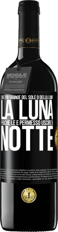 39,95 € Spedizione Gratuita | Vino rosso Edizione RED MBE Riserva Chi è più grande del sole o della luna? La luna, perché le è permesso uscire di notte Etichetta Nera. Etichetta personalizzabile Riserva 12 Mesi Raccogliere 2014 Tempranillo