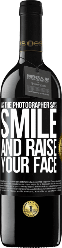 39,95 € Free Shipping | Red Wine RED Edition MBE Reserve As the photographer says, smile and raise your face Black Label. Customizable label Reserve 12 Months Harvest 2014 Tempranillo