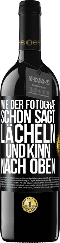 39,95 € Kostenloser Versand | Rotwein RED Ausgabe MBE Reserve Wie der Fotograf schon sagt, lächeln und Kinn nach oben Schwarzes Etikett. Anpassbares Etikett Reserve 12 Monate Ernte 2015 Tempranillo