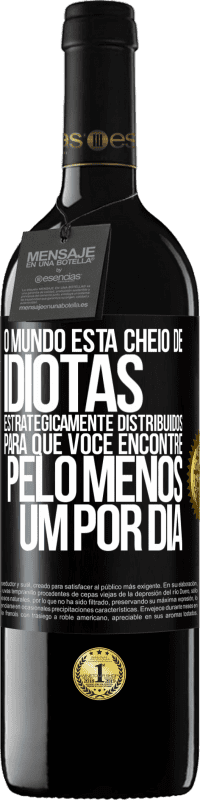 39,95 € Envio grátis | Vinho tinto Edição RED MBE Reserva O mundo está cheio de idiotas estrategicamente distribuídos para que você encontre pelo menos um por dia Etiqueta Preta. Etiqueta personalizável Reserva 12 Meses Colheita 2014 Tempranillo