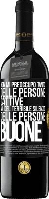 39,95 € Spedizione Gratuita | Vino rosso Edizione RED MBE Riserva Non mi preoccupo tanto delle persone cattive, ma del terribile silenzio delle persone buone Etichetta Nera. Etichetta personalizzabile Riserva 12 Mesi Raccogliere 2015 Tempranillo