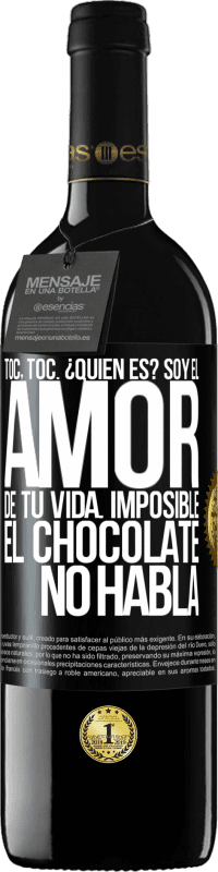 39,95 € Envío gratis | Vino Tinto Edición RED MBE Reserva Toc, toc. ¿Quién es? Soy el amor de tu vida. Imposible, el chocolate no habla Etiqueta Negra. Etiqueta personalizable Reserva 12 Meses Cosecha 2016 Tempranillo