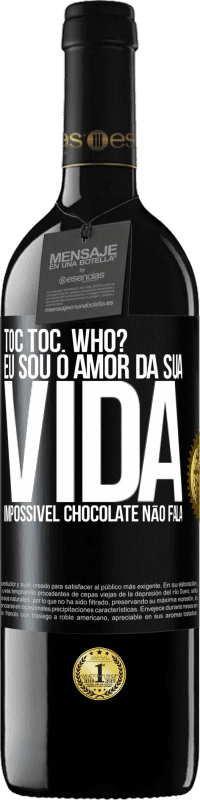 39,95 € Envio grátis | Vinho tinto Edição RED MBE Reserva TOC Toc. Who? Eu sou o amor da sua vida. Impossível chocolate não fala Etiqueta Preta. Etiqueta personalizável Reserva 12 Meses Colheita 2014 Tempranillo