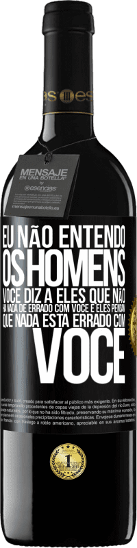 39,95 € Envio grátis | Vinho tinto Edição RED MBE Reserva Eu não entendo os homens. Você diz a eles que não há nada de errado com você e eles pensam que nada está errado com você Etiqueta Preta. Etiqueta personalizável Reserva 12 Meses Colheita 2015 Tempranillo