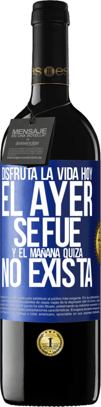 39,95 € Envío gratis | Vino Tinto Edición RED MBE Reserva Disfruta la vida hoy el ayer se fue y el mañana quizá no exista Etiqueta Azul. Etiqueta personalizable Reserva 12 Meses Cosecha 2015 Tempranillo