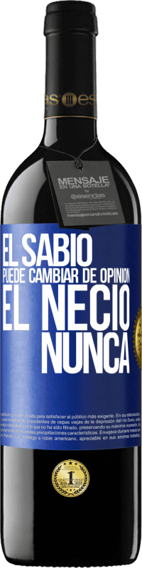 39,95 € Envío gratis | Vino Tinto Edición RED MBE Reserva El sabio puede cambiar de opinión. El necio, nunca Etiqueta Azul. Etiqueta personalizable Reserva 12 Meses Cosecha 2015 Tempranillo