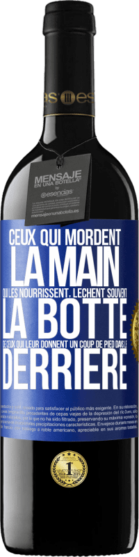 39,95 € Envoi gratuit | Vin rouge Édition RED MBE Réserve Ceux qui mordent la main qui les nourrissent, lèchent souvent la botte de ceux qui leur donnent un coup de pied dans le derrière Étiquette Bleue. Étiquette personnalisable Réserve 12 Mois Récolte 2015 Tempranillo