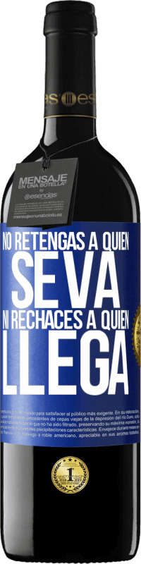 39,95 € Envío gratis | Vino Tinto Edición RED MBE Reserva No retengas a quien se va, ni rechaces a quien llega Etiqueta Azul. Etiqueta personalizable Reserva 12 Meses Cosecha 2015 Tempranillo