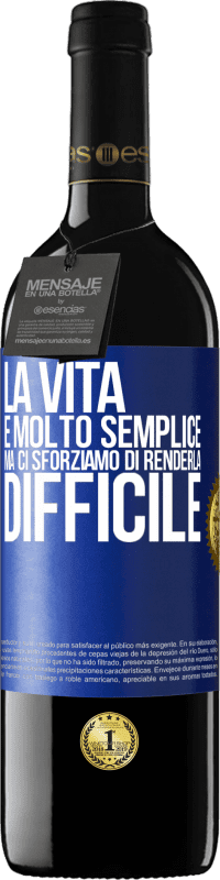 39,95 € Spedizione Gratuita | Vino rosso Edizione RED MBE Riserva La vita è molto semplice, ma ci sforziamo di renderla difficile Etichetta Blu. Etichetta personalizzabile Riserva 12 Mesi Raccogliere 2016 Tempranillo