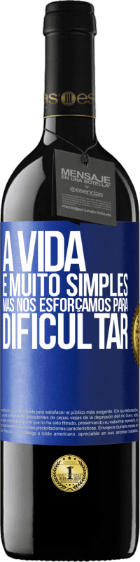 39,95 € Envio grátis | Vinho tinto Edição RED MBE Reserva A vida é muito simples, mas nos esforçamos para dificultar Etiqueta Azul. Etiqueta personalizável Reserva 12 Meses Colheita 2015 Tempranillo