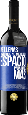 39,95 € Envío gratis | Vino Tinto Edición RED MBE Reserva Me llenas tanto que no me queda espacio para nadie más Etiqueta Azul. Etiqueta personalizable Reserva 12 Meses Cosecha 2015 Tempranillo