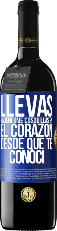 39,95 € Envío gratis | Vino Tinto Edición RED MBE Reserva Llevas haciéndome cosquillas en el corazón desde que te conocí Etiqueta Azul. Etiqueta personalizable Reserva 12 Meses Cosecha 2016 Tempranillo