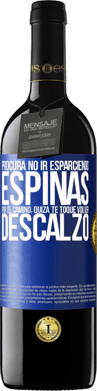 39,95 € Envío gratis | Vino Tinto Edición RED MBE Reserva Procura no ir esparciendo espinas por el camino, quizá te toque volver descalzo Etiqueta Azul. Etiqueta personalizable Reserva 12 Meses Cosecha 2015 Tempranillo