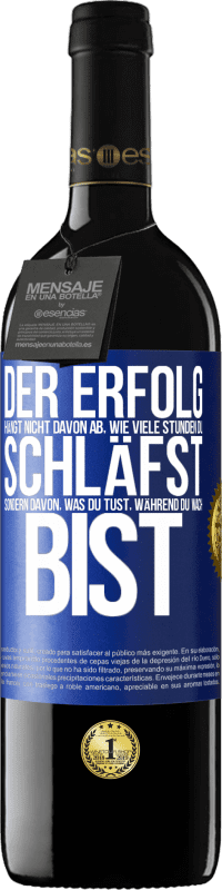 39,95 € Kostenloser Versand | Rotwein RED Ausgabe MBE Reserve Der Erfolg hängt nicht davon ab, wie viele Stunden du schläfst, sondern davon, was du tust, während du wach bist Blaue Markierung. Anpassbares Etikett Reserve 12 Monate Ernte 2015 Tempranillo