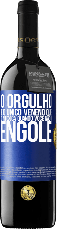 39,95 € Envio grátis | Vinho tinto Edição RED MBE Reserva O orgulho é o único veneno que o intoxica quando você não o engole Etiqueta Azul. Etiqueta personalizável Reserva 12 Meses Colheita 2015 Tempranillo