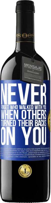 39,95 € Free Shipping | Red Wine RED Edition MBE Reserve Never forget who walked with you when others turned their backs on you Blue Label. Customizable label Reserve 12 Months Harvest 2014 Tempranillo