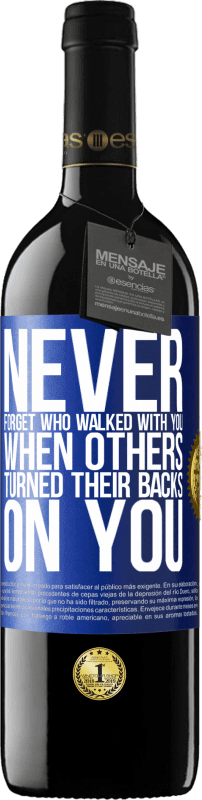 39,95 € Free Shipping | Red Wine RED Edition MBE Reserve Never forget who walked with you when others turned their backs on you Blue Label. Customizable label Reserve 12 Months Harvest 2015 Tempranillo