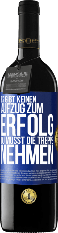 39,95 € Kostenloser Versand | Rotwein RED Ausgabe MBE Reserve Es gibt keinen Aufzug zum Erfolg. Du musst die Treppe nehmen Blaue Markierung. Anpassbares Etikett Reserve 12 Monate Ernte 2016 Tempranillo