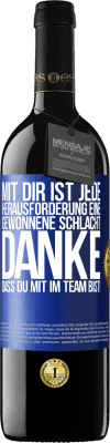 39,95 € Kostenloser Versand | Rotwein RED Ausgabe MBE Reserve Mit dir ist jede Herausforderung eine gewonnene Schlacht. Danke, dass du mit im Team bist! Blaue Markierung. Anpassbares Etikett Reserve 12 Monate Ernte 2015 Tempranillo