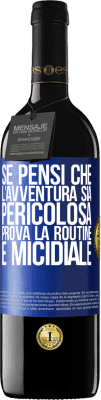 39,95 € Spedizione Gratuita | Vino rosso Edizione RED MBE Riserva Se pensi che l'avventura sia pericolosa, prova la routine. È micidiale Etichetta Blu. Etichetta personalizzabile Riserva 12 Mesi Raccogliere 2014 Tempranillo