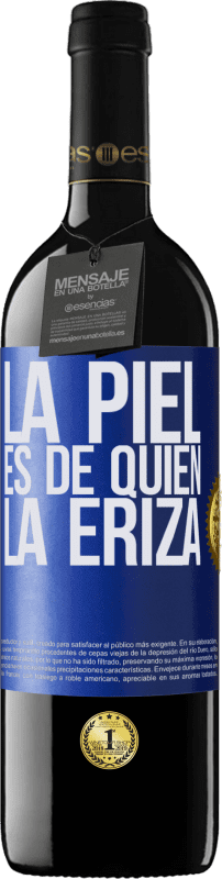 39,95 € Envío gratis | Vino Tinto Edición RED MBE Reserva La piel es de quien la eriza Etiqueta Azul. Etiqueta personalizable Reserva 12 Meses Cosecha 2015 Tempranillo