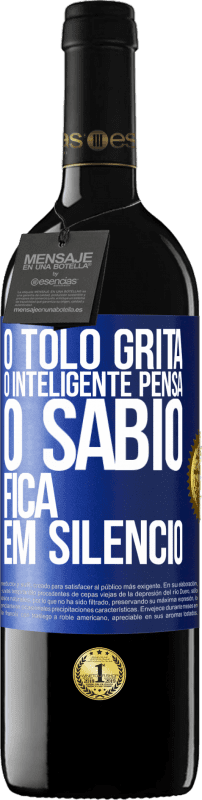 39,95 € Envio grátis | Vinho tinto Edição RED MBE Reserva O tolo grita, o inteligente pensa, o sábio fica em silêncio Etiqueta Azul. Etiqueta personalizável Reserva 12 Meses Colheita 2015 Tempranillo