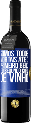 39,95 € Envio grátis | Vinho tinto Edição RED MBE Reserva Somos todos mortais até o primeiro beijo e o segundo copo de vinho Etiqueta Azul. Etiqueta personalizável Reserva 12 Meses Colheita 2015 Tempranillo