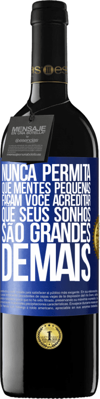 39,95 € Envio grátis | Vinho tinto Edição RED MBE Reserva Nunca permita que mentes pequenas façam você acreditar que seus sonhos são grandes demais Etiqueta Azul. Etiqueta personalizável Reserva 12 Meses Colheita 2015 Tempranillo