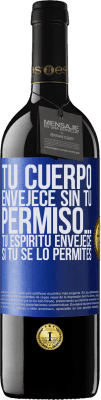 39,95 € Envío gratis | Vino Tinto Edición RED MBE Reserva Tu cuerpo envejece sin tu permiso… Tu espíritu envejece si tú se lo permites Etiqueta Azul. Etiqueta personalizable Reserva 12 Meses Cosecha 2015 Tempranillo