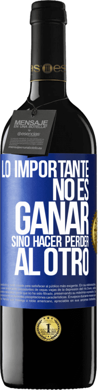 39,95 € Envío gratis | Vino Tinto Edición RED MBE Reserva Lo importante no es ganar, sino hacer perder al otro Etiqueta Azul. Etiqueta personalizable Reserva 12 Meses Cosecha 2015 Tempranillo