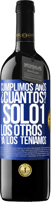 39,95 € Envío gratis | Vino Tinto Edición RED MBE Reserva Cumplimos años. ¿Cuantos? sólo 1. Los otros ya los teníamos Etiqueta Azul. Etiqueta personalizable Reserva 12 Meses Cosecha 2015 Tempranillo