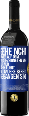 39,95 € Kostenloser Versand | Rotwein RED Ausgabe MBE Reserve Gehe ncht immer auf dem vorgezeigneten Weg, der nur dahin führt, wo andere bereits gegangen sind Blaue Markierung. Anpassbares Etikett Reserve 12 Monate Ernte 2014 Tempranillo