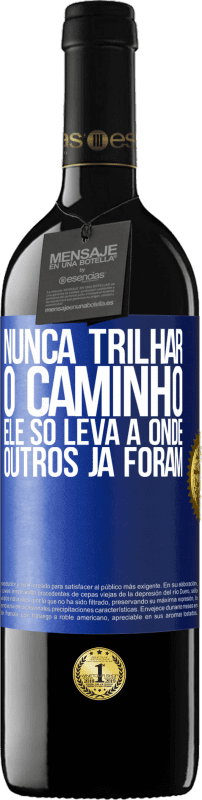 39,95 € Envio grátis | Vinho tinto Edição RED MBE Reserva Nunca trilhar o caminho, ele só leva a onde outros já foram Etiqueta Azul. Etiqueta personalizável Reserva 12 Meses Colheita 2015 Tempranillo