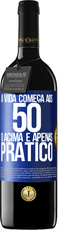 39,95 € Envio grátis | Vinho tinto Edição RED MBE Reserva A vida começa aos 50 anos, o acima é apenas prático Etiqueta Azul. Etiqueta personalizável Reserva 12 Meses Colheita 2016 Tempranillo