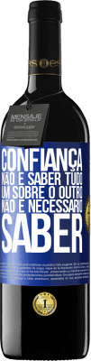 39,95 € Envio grátis | Vinho tinto Edição RED MBE Reserva Confiança não é saber tudo um sobre o outro. Não é necessário saber Etiqueta Azul. Etiqueta personalizável Reserva 12 Meses Colheita 2015 Tempranillo